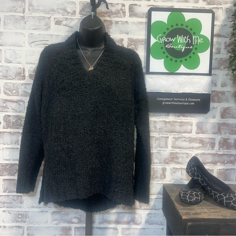 Universal Thread Black Women's V Neck Sweater small